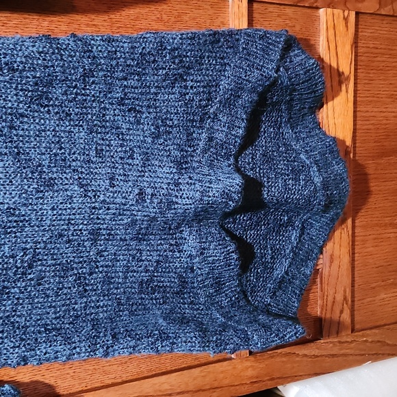 Size Medium Glimmer by J.J. Basics Tunic - Picture 2 of 6